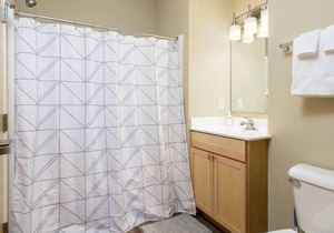 Frontdesk | Comfortable + Open 1BR near Downtown