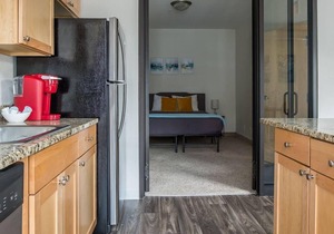 Frontdesk | Simple 1BR Apt near Downtown