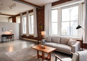 FRONTDESK Spacious 2 BR Apt in Downtown STL