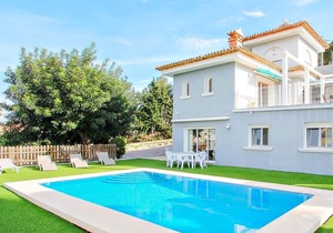 Full A/C, large outside terrace, two kitchens.