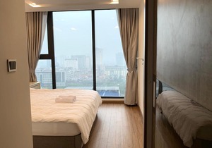 Full furnised serviced apartment at Vinhome Metropolis building