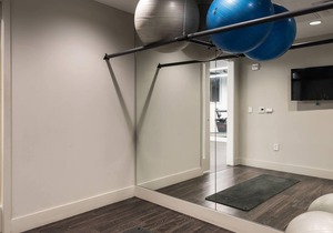 Fully Equipped 1BR steps to BJC and Park