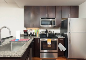 Fully Furnished 2 Bedroom 1 Bathroom Apartment near Rittenhouse