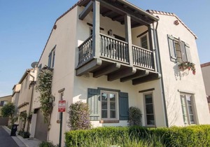 FURNISHED MASTER BEDROOM - NEAR PUBLIC TRANSIt