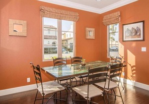 FURNISHED MASTER BEDROOM - NEAR PUBLIC TRANSIt