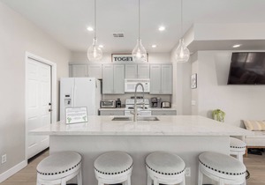 Gated Luxury Condo. 3 King beds! Alta Mesa Resort golf course view!