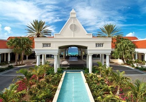 Get Ready for Adventures! Pool, Free Parking, Bar, Close to Jan Thiel Beach