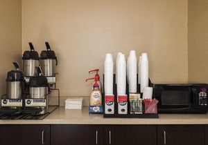 Getaway with Friends! FREE Parking, Minutes to Downtown Boston and Woburn Mall!