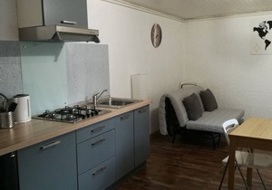 Gîte T2 La Passiflore with heated swimming pool in wooded grounds