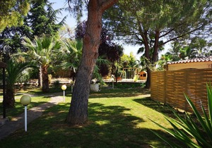 Gîte T2 La Passiflore with heated swimming pool in wooded grounds