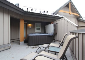Glaciers Reach #39 | 2 Bedroom with Kitchen, Fireplace and Private Hot Tub