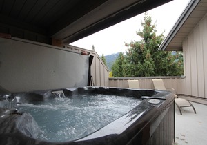 Glaciers Reach #39 | 2 Bedroom with Kitchen, Fireplace and Private Hot Tub