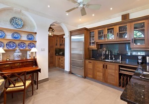 Glamorous Beachfront Estate - Leamington