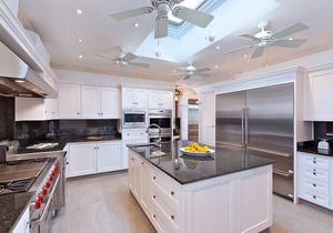 Glamorous Beachfront Estate - Leamington