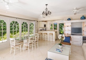 Glamorous Beachfront Estate - Leamington