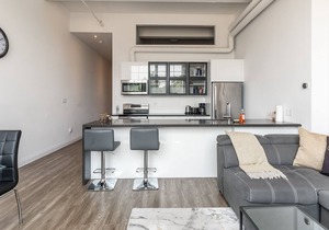 GLOBALSTAY UV Disinfected Bright Cozy Loft Gym Parking