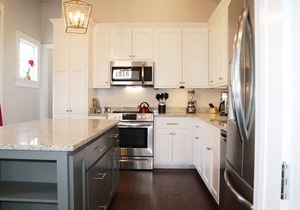 Gorgeous, Historic 2 BD, 1 Block off St. Charles