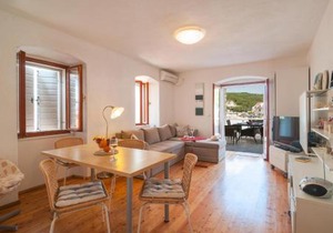 Gorgeous Home In Pucisca With Wifi