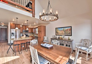 Gorgeous Twin Lakes Home w/Deck Overlooking Mtns!