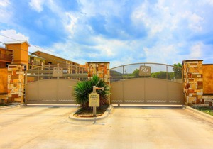 Gorgeous, upscale, gated with a pool on the Guadalupe River! River Access!