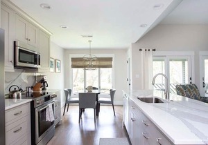 Gorgeous view, central location, spacious villa!