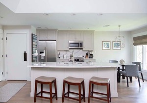 Gorgeous view, central location, spacious villa!