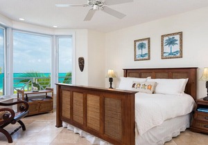 Grandview Penthouse 3 Bedroom plus bonus 4th bedroom Beach Front on Grace Bay
