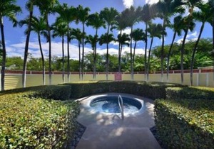 Great get away ,Hot tub, swimming pool, Lani over looks the golf course