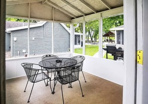 Great River Road Cabin on the Mississippi Backwaters Fox Cabin