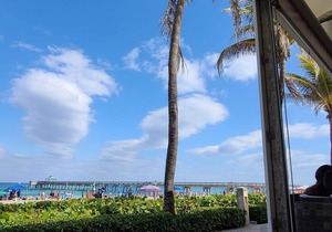 Great spot for a sunny, hassle free vacation. Clean, safe close to the beach.