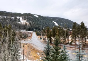 Great views, sleeps up to 8, walk to slopes, kids ski free! by RedAwning