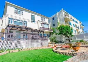 Great Views Studio apartment near Little Italy