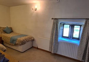 Greave farmhouse 3-Bed Cottage in Todmorden