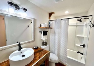 Greeter Falls Lodge Suite 5