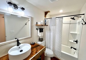 Greeter Falls Lodge Suite 4