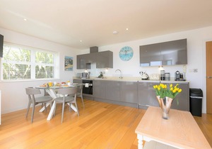 Ground floor, 2 bedroom, Sea view, EV Charger, Large terrace, Free parking