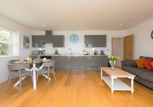 Ground floor, 2 bedroom, Sea view, EV Charger, Large terrace, Free parking