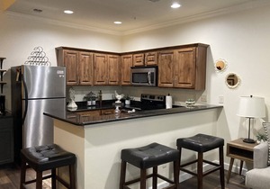 Gruene Getaway - In the heart of Gruene, swimming pool, sleeps 6!