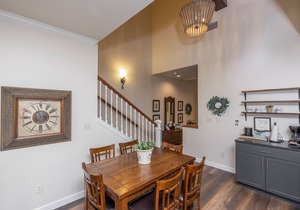 Gruene Getaway - In the heart of Gruene, swimming pool, sleeps 6!