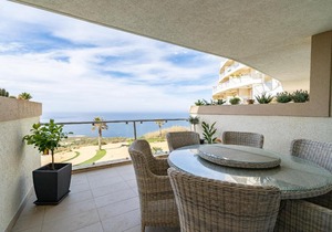 Hal-Sagħtrija - Sea views and pool