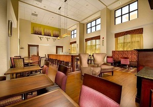 Hampton Inn & Suites San Antonio Airport