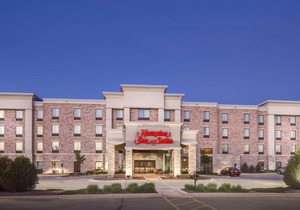 Hampton Inn & Suites West Bend