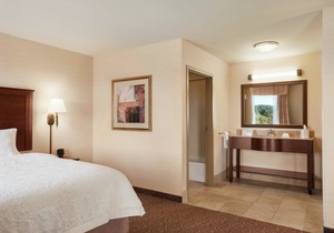 Hampton Inn & Suites West Bend