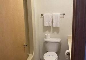 Harbor Inn- Waterfront room 21- One queen bed