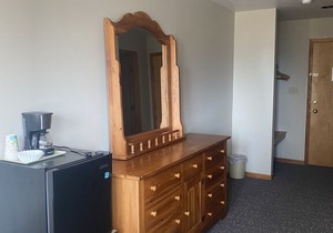 Harbor Inn- Waterfront room 21- One queen bed