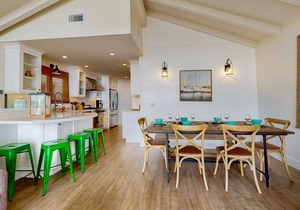 Harbor view dual family home with beach access, balcony & washer/dryer