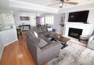 Harbour Towne Condo - Beautifully Decorated, Incredible Lake View, Minimal Steps, Inquire for Slip!