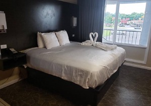 Heart Shape Jetted Tub King Bed at Envi Boutique Hotel