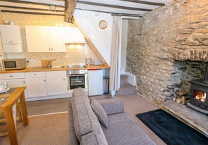 HIGH VIEW COTTAGE, pet friendly in Castleton, Peak District