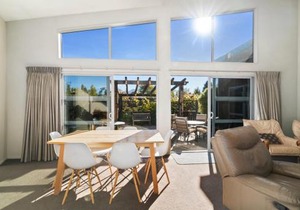 Hikuwai Family Retreat - Albert Town Holiday Home